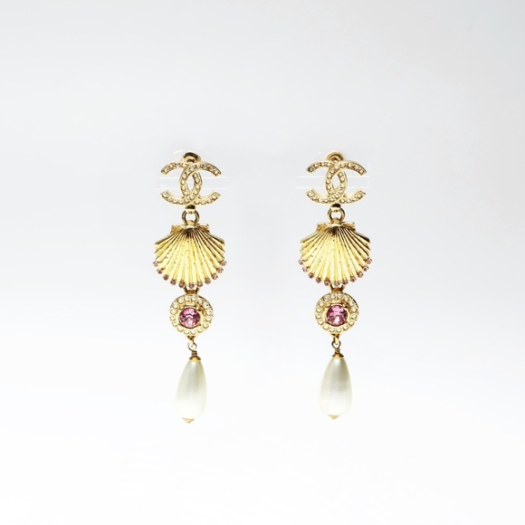 CHANEL Gold Pearl Earrings